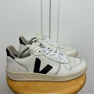 Veja v-10 low leather white black lace sneakers